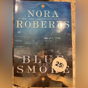 Nora Roberts - Blue Smoke Book